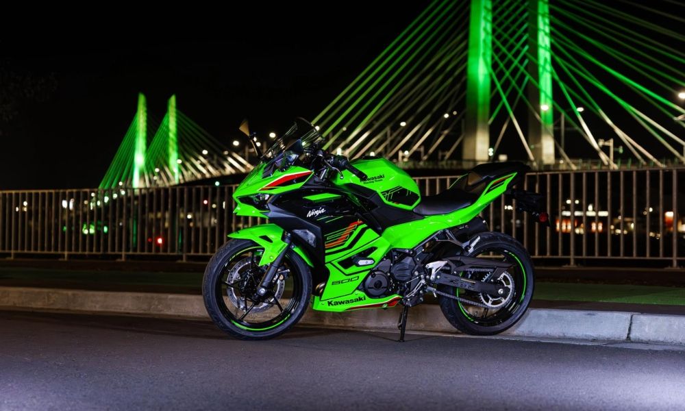 Kawasaki Ninja 500 स्पोर्टी डिजाइन, तेज परफॉर्मेंस और प्रीमियम राइडिंग एक्सपीरियंस वाली नई मिड-साइज स्पोर्ट्स बाइक