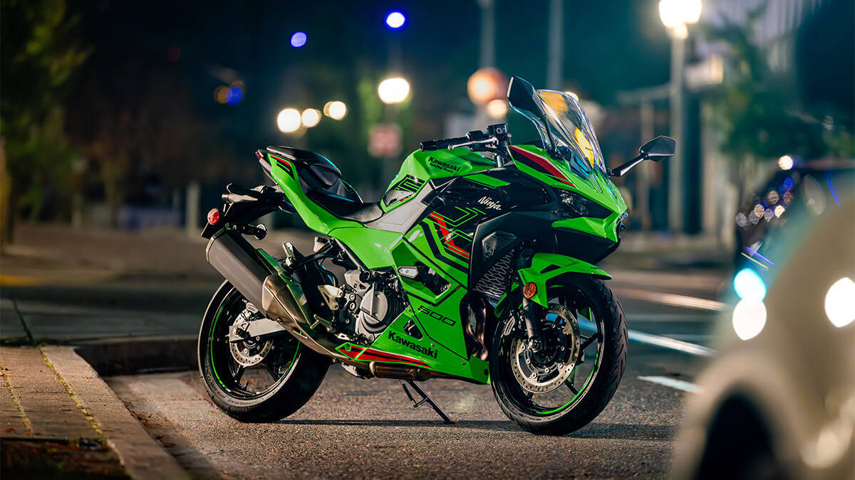 Kawasaki Ninja 500 स्पोर्टी डिजाइन, तेज परफॉर्मेंस और प्रीमियम राइडिंग एक्सपीरियंस वाली नई मिड-साइज स्पोर्ट्स बाइक