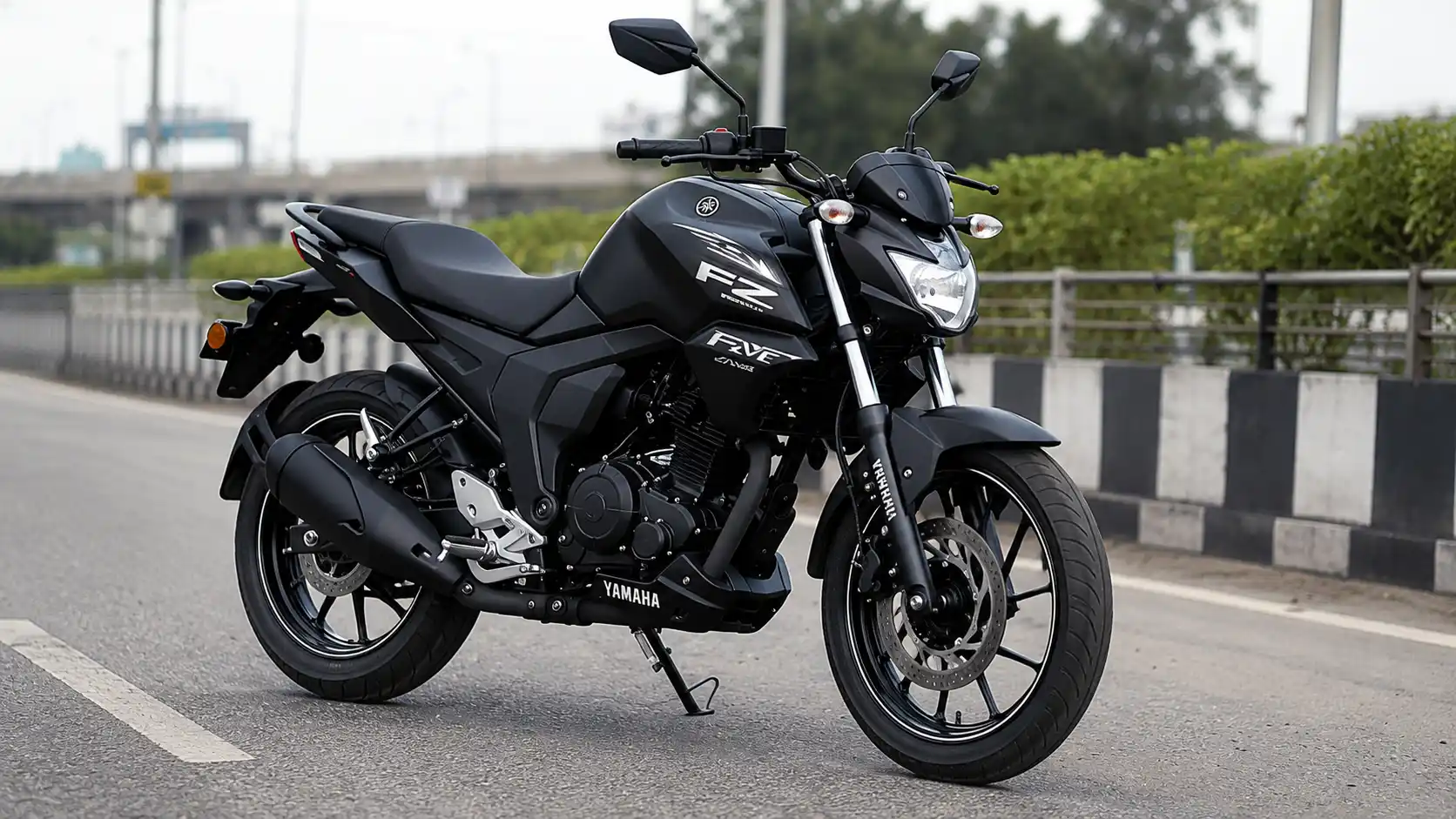 Yamaha FZ Rave Review: स्टाइल, माइलेज और कम्फर्ट का बैलेंस, लेकिन क्या खरीदने में होगी समझदारी?